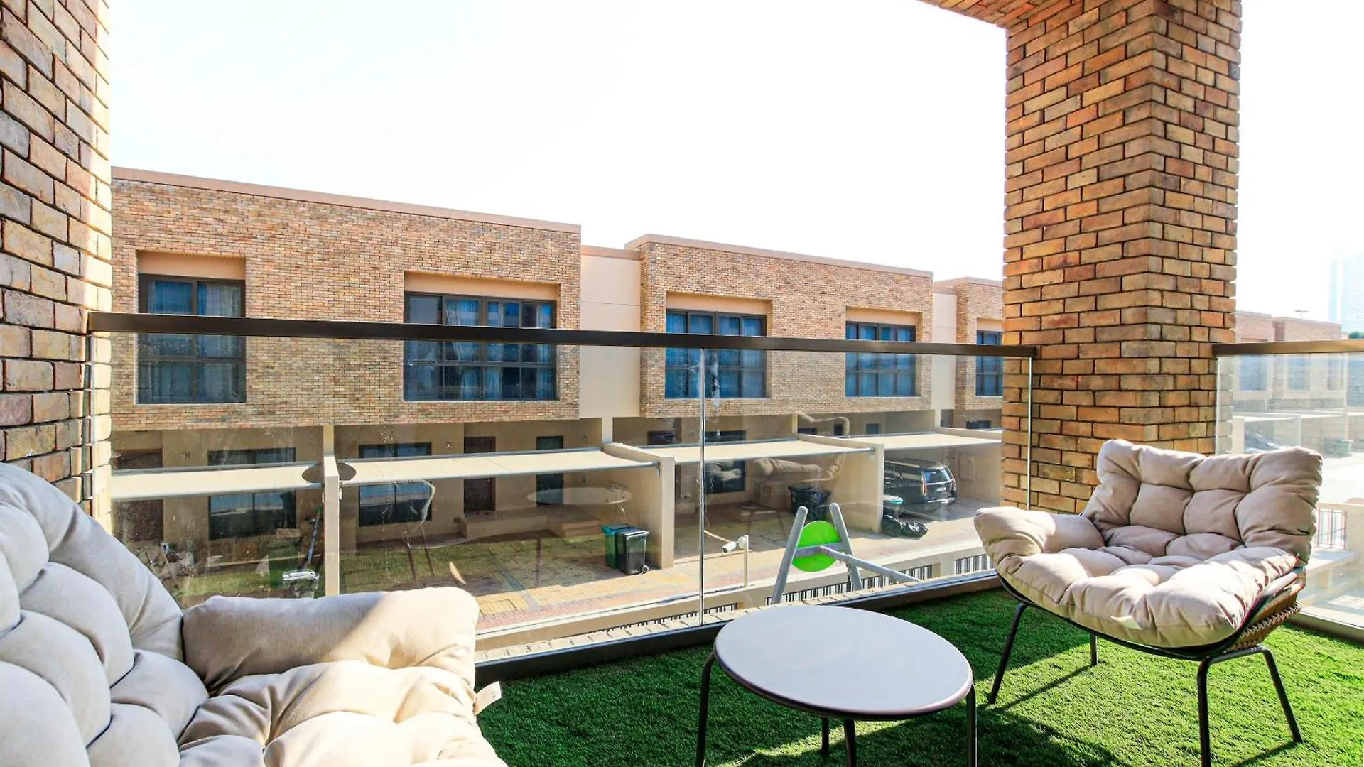 Bright And Spacious 2Br With Maids In Eleganz Jvc Dubai Apartment