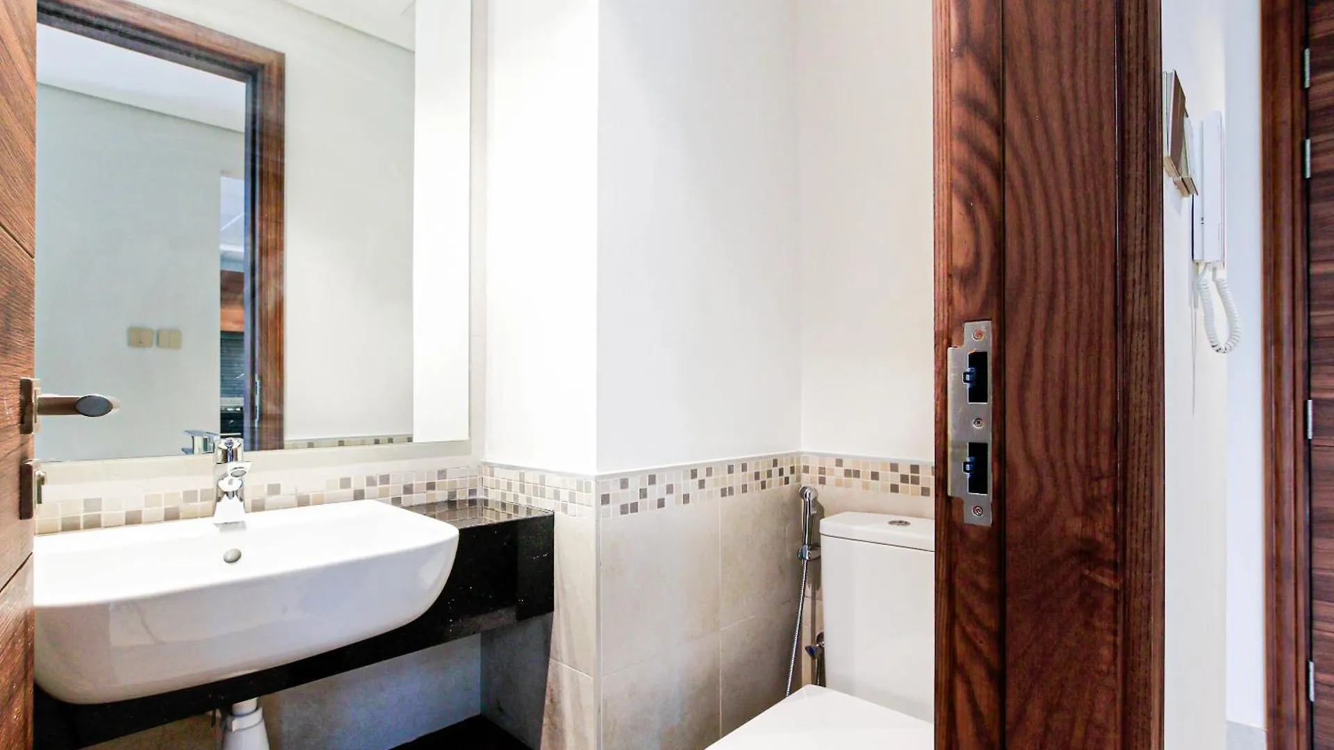 Bright And Spacious 2Br With Maids In Eleganz Jvc Dubai 0*,