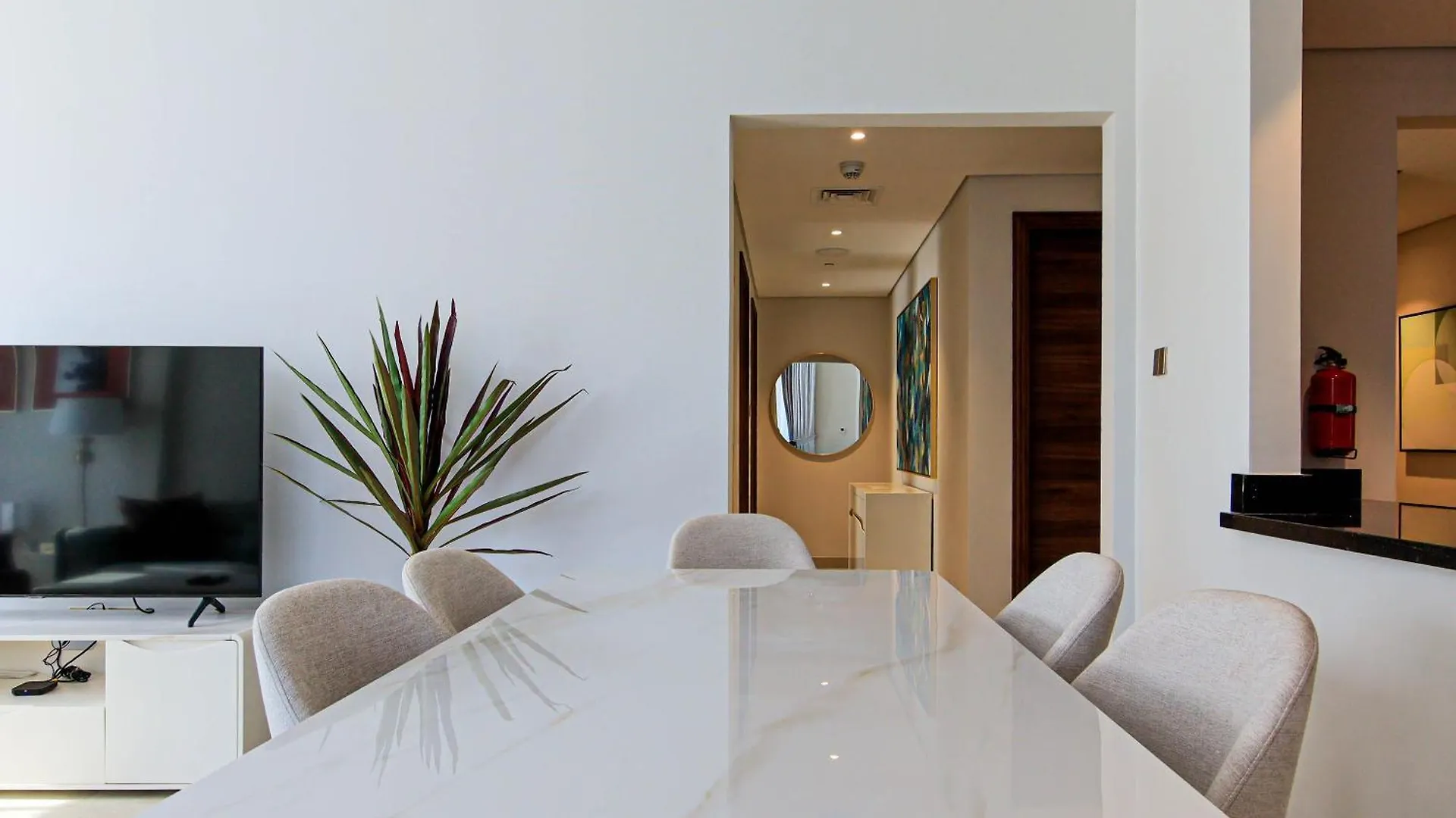 Appartement Bright And Spacious 2Br With Maids In Eleganz Jvc Dubaï