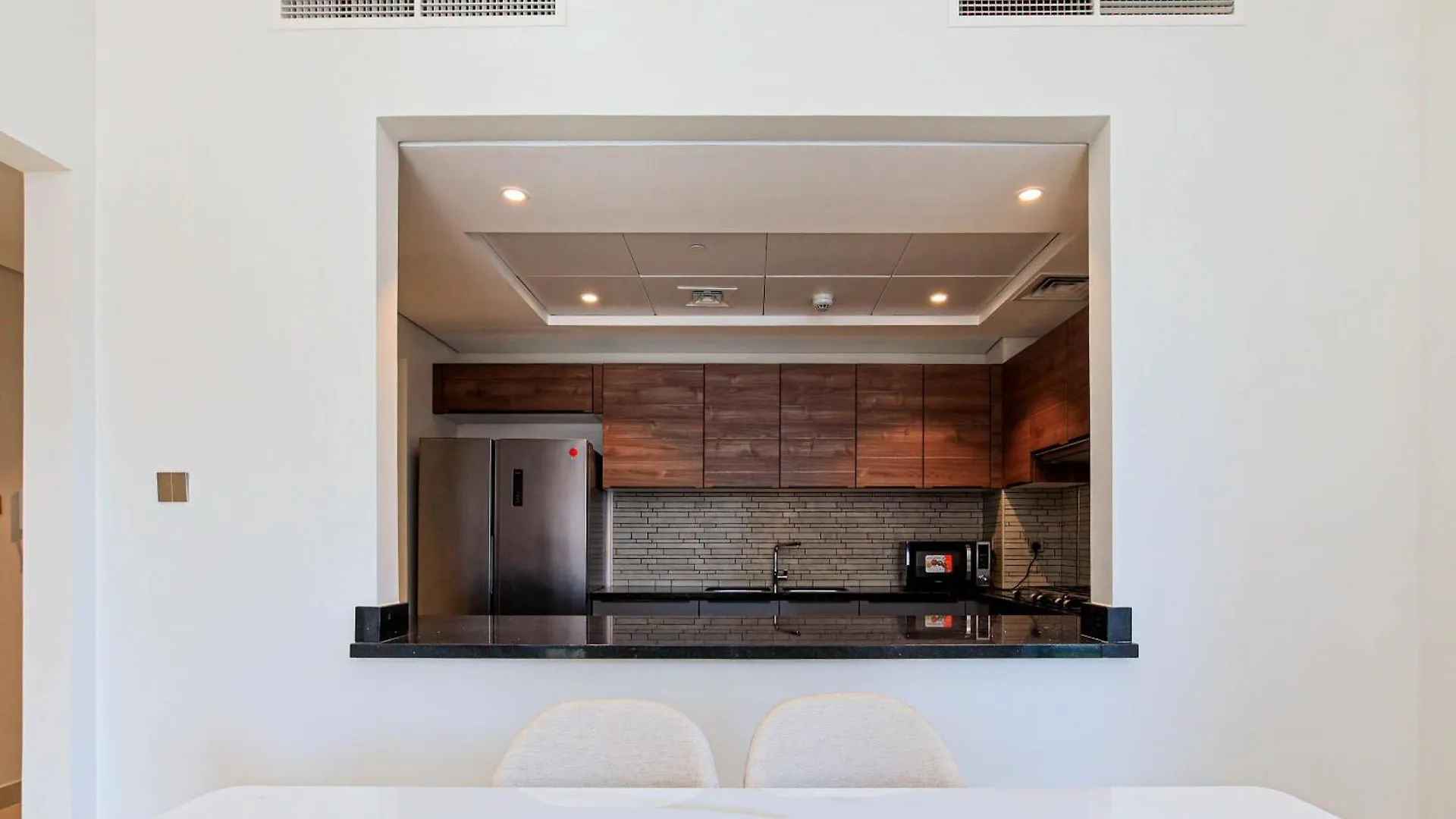 Appartement Bright And Spacious 2Br With Maids In Eleganz Jvc Dubaï